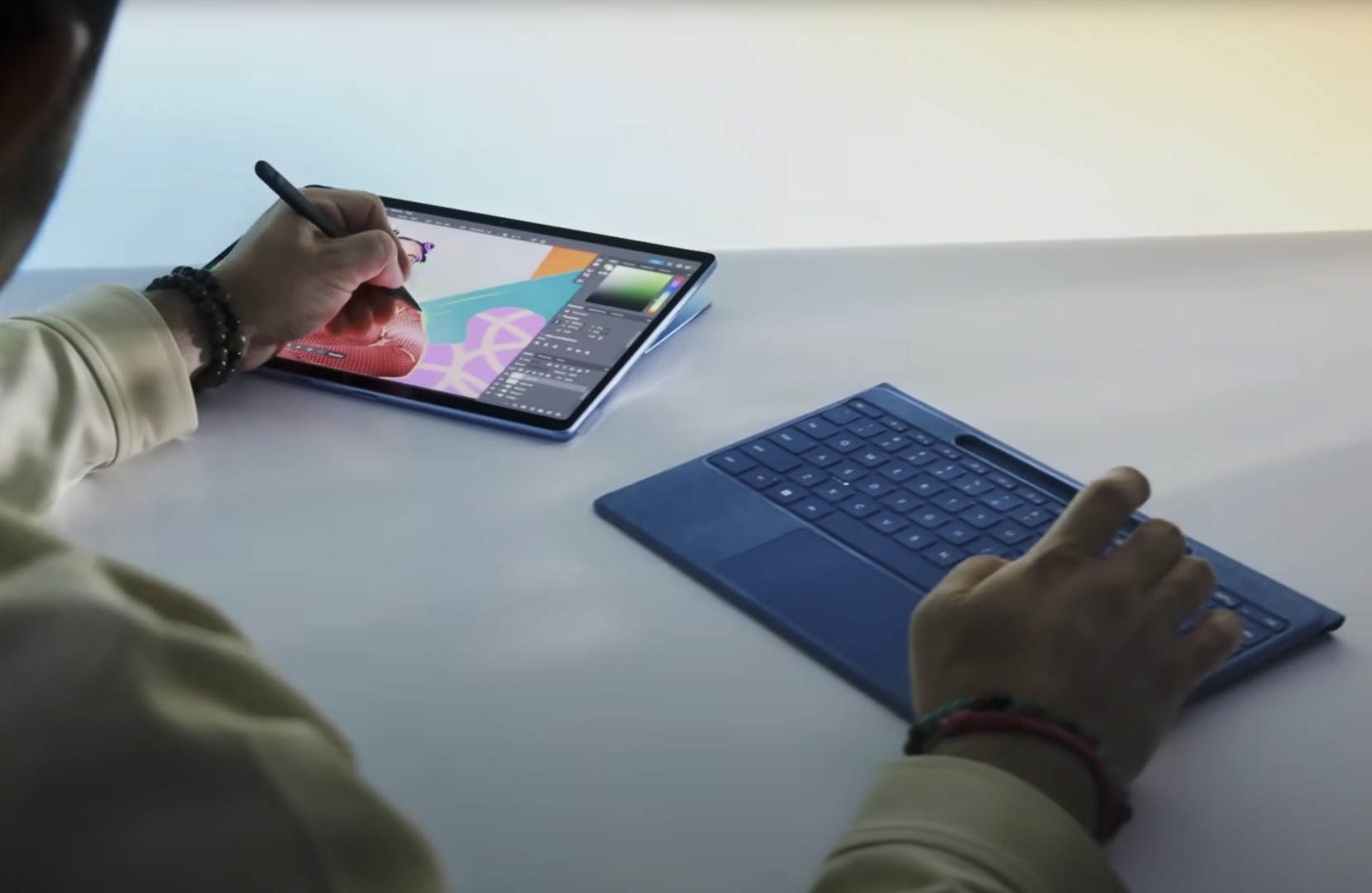 Surface Pro og Laptop med Snapdragon X Plus: Effektive, men ikke uten begrensninger