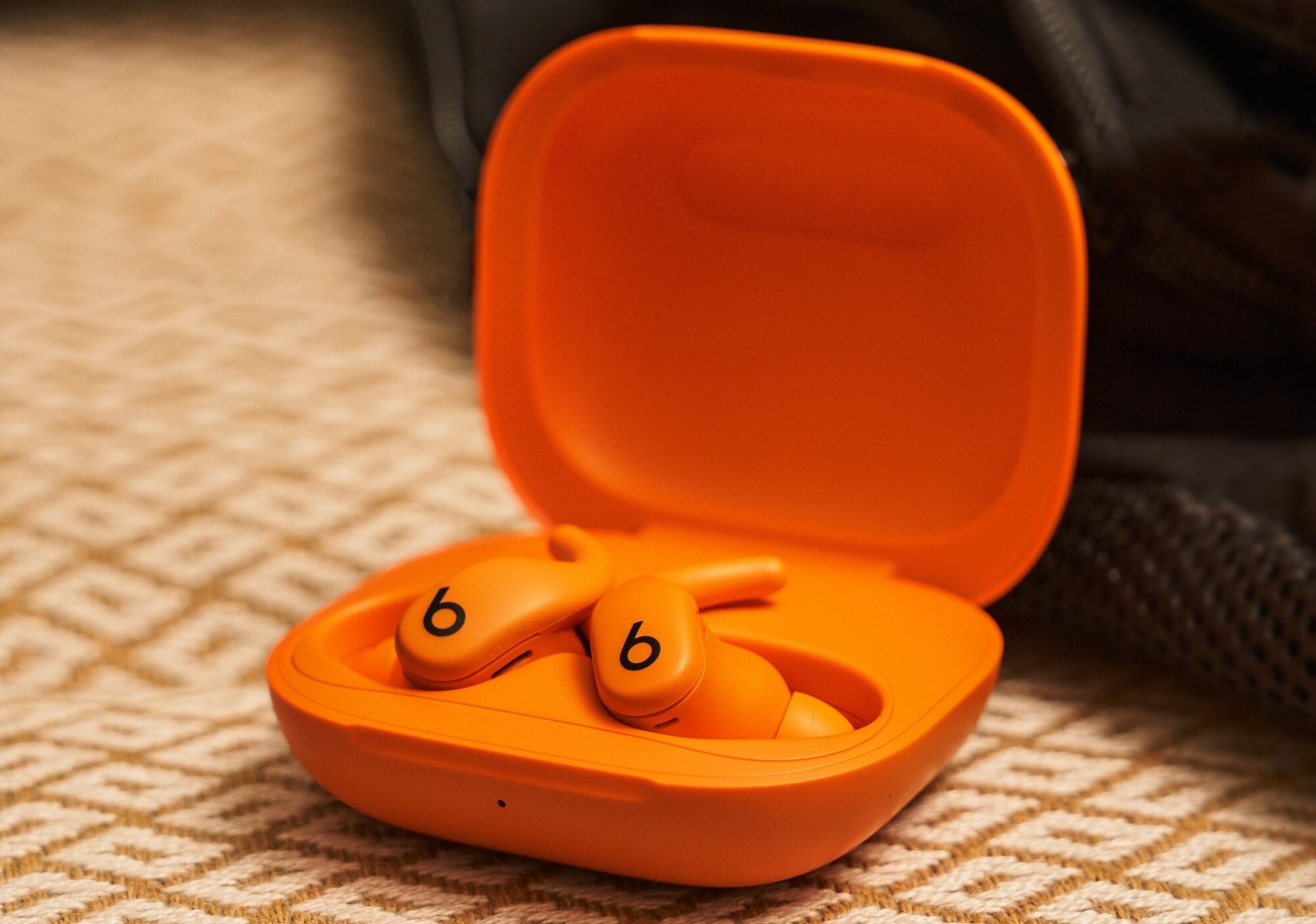 Apple lanserer Powerbeats Fit – trådløse ørepropper for trening og hverdag