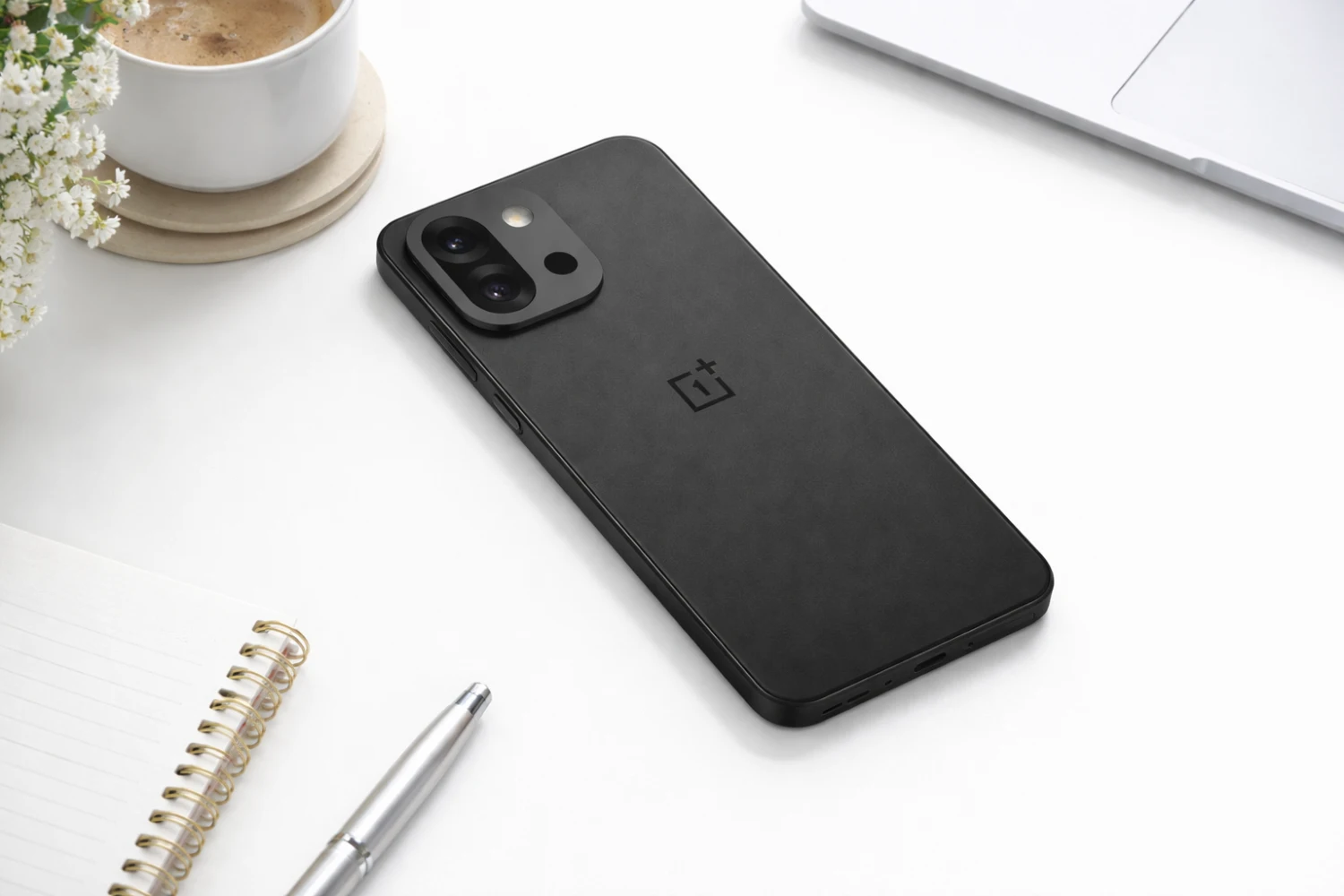 OnePlus 15T er offisielt bekreftet. Få detaljer om spesifikasjoner, lansering, kamera, batteri og den kompakte designen i OnePlus’ nye toppmodell.
